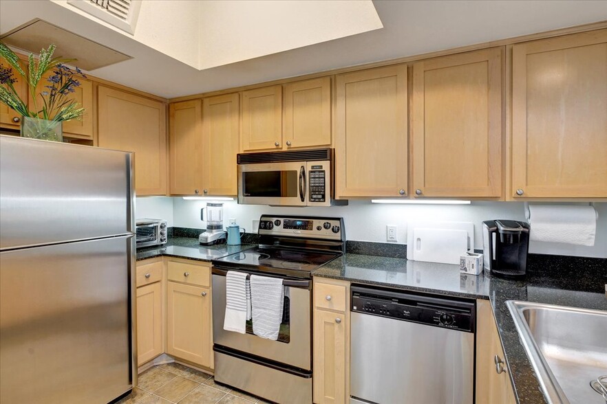 kitchen photo - 2 - 2400 5th Ave