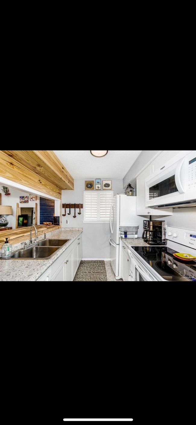 Building Photo - 4259 Brookside Dr