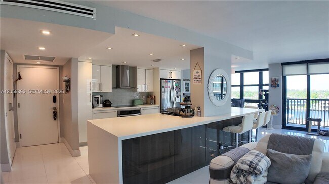 Building Photo - 2049 S Ocean Dr