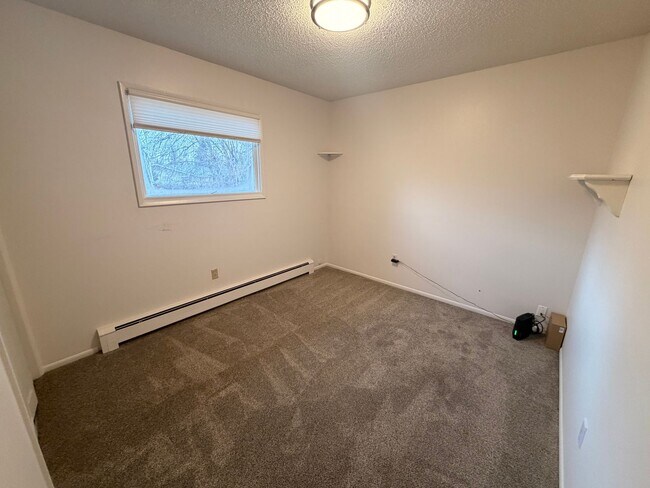 Building Photo - A beautiful and spacious (4) Bedroom home has what you need!