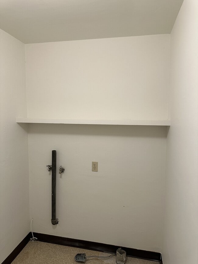 Building Photo - Modesto 1 Bedroom 1 Bathroom Duplex
