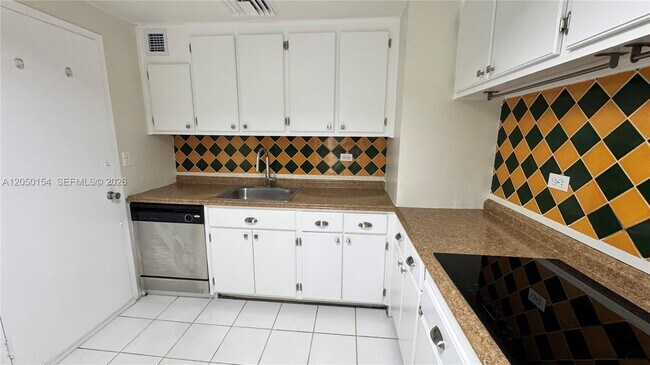 Building Photo - 2451 Brickell Ave