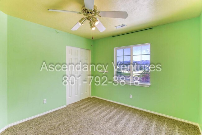 Building Photo - 1483 N Clemente Wy