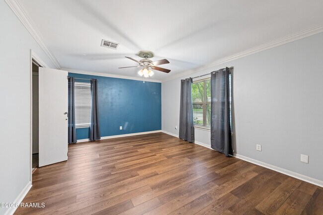 Building Photo - 140 Orangewood Dr