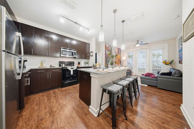 Building Photo - 1700 W Cleveland St