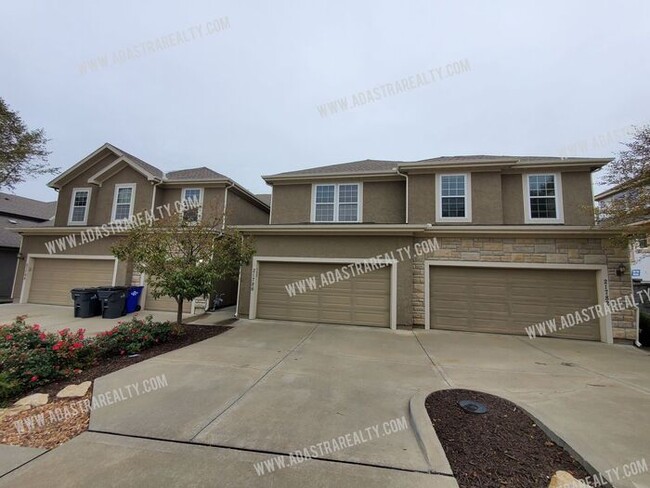 Building Photo - Beautiful and Spacious Olathe Townhome-Ava...