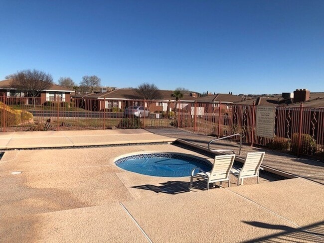Building Photo - Awesome Shadowbrook Townhome in the Center of it all!