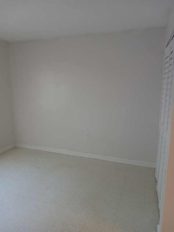Building Photo - 2541 Myrtle Ave