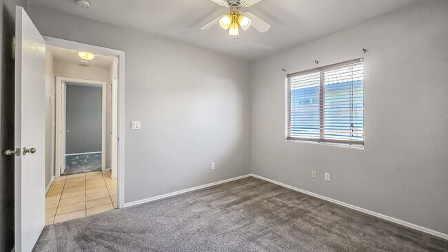 Building Photo - 13344 W Desert Ln