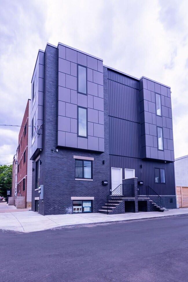 Building Photo - 137 E Cumberland St