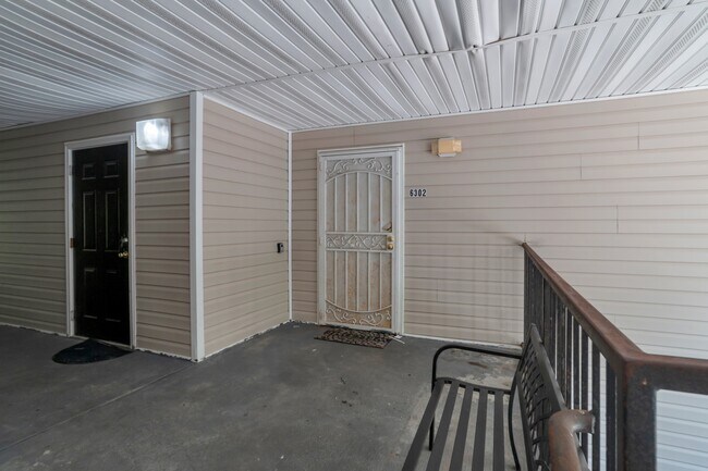 Building Photo - 6302 Fairington Village Dr