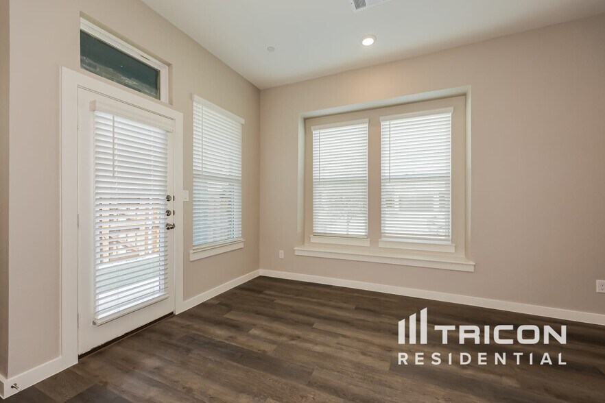 Building Photo - 3019 Whitetail Ln