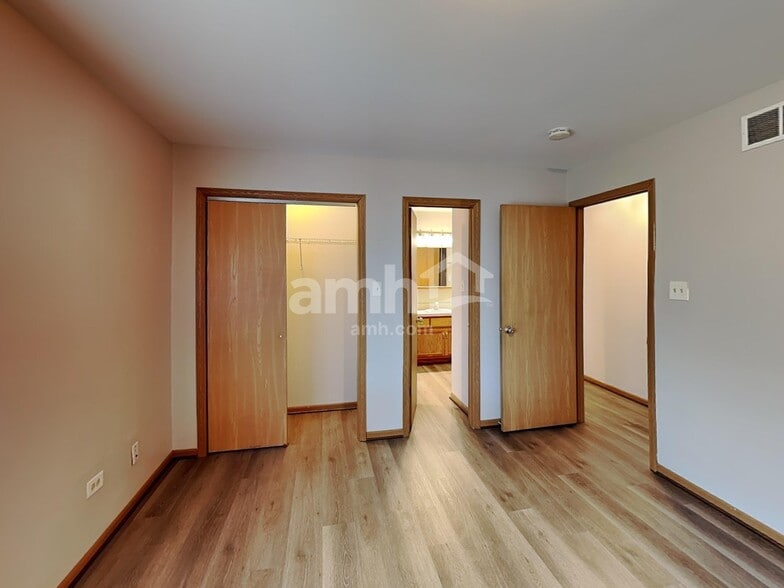 Building Photo - 7007 Lewis & Clark Dr