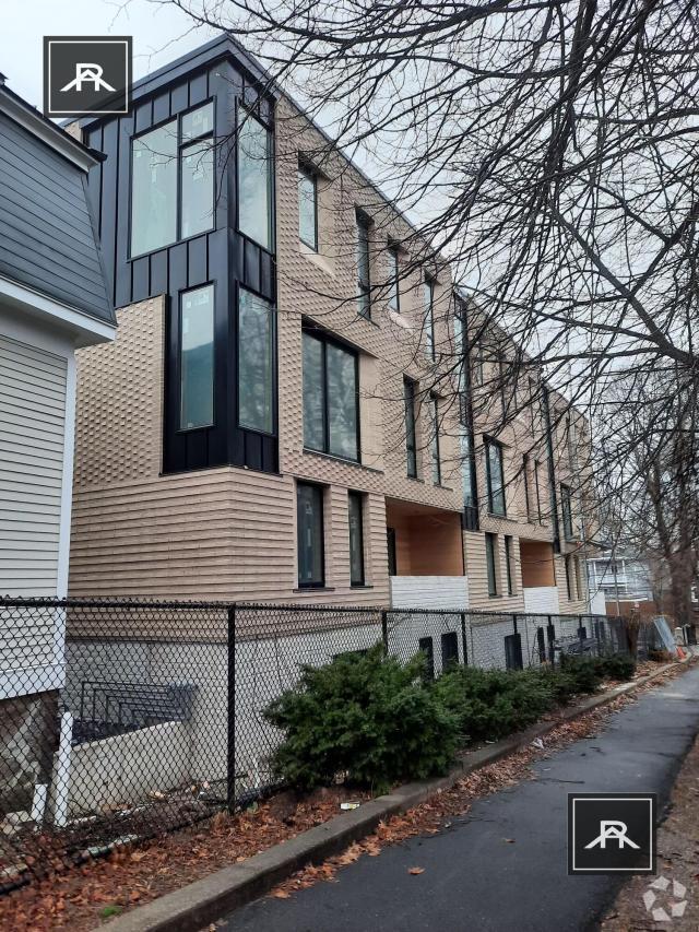 Building Photo - 3 bedroom in Brookline MA 02445