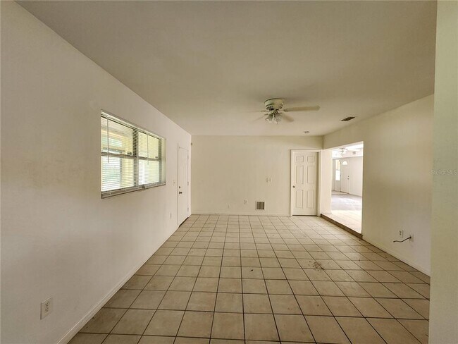 Building Photo - 2831 NE 17th Dr