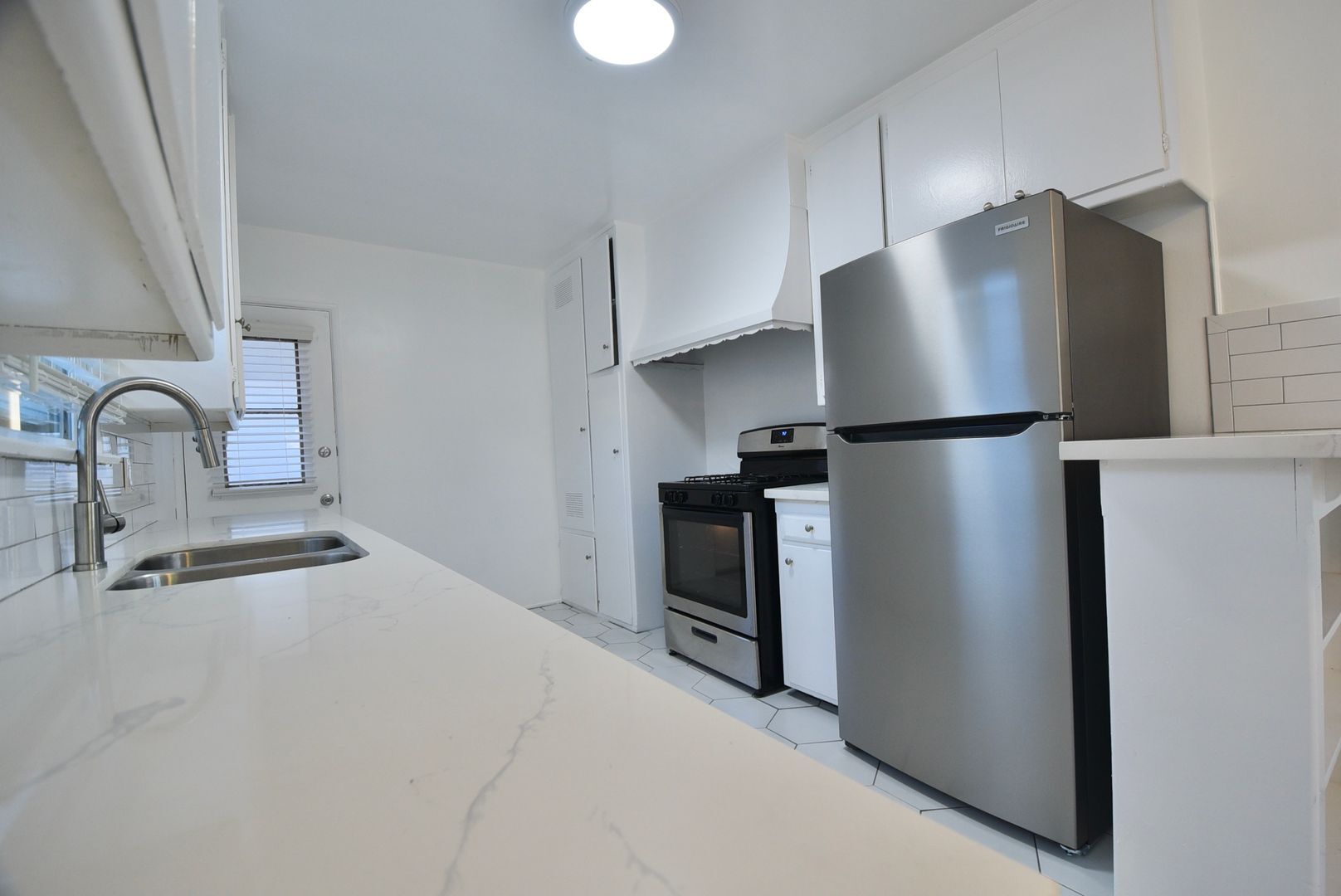 Building Photo - 5220 Radford Ave