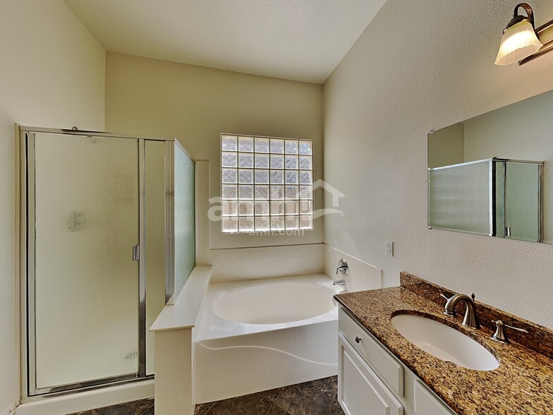 Building Photo - 15843 N 135th Dr