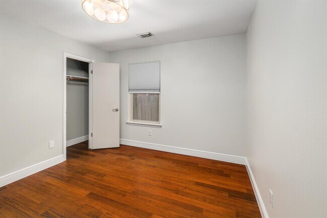 Building Photo - 4920 Hibiscus Valley Dr