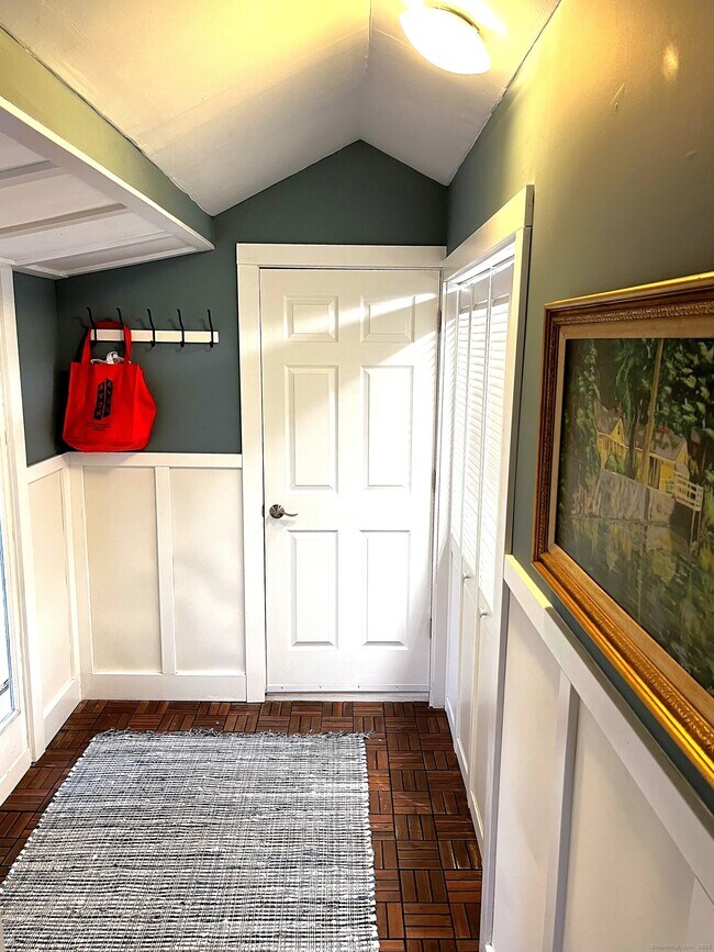 Building Photo - 83 Maltbie Ave