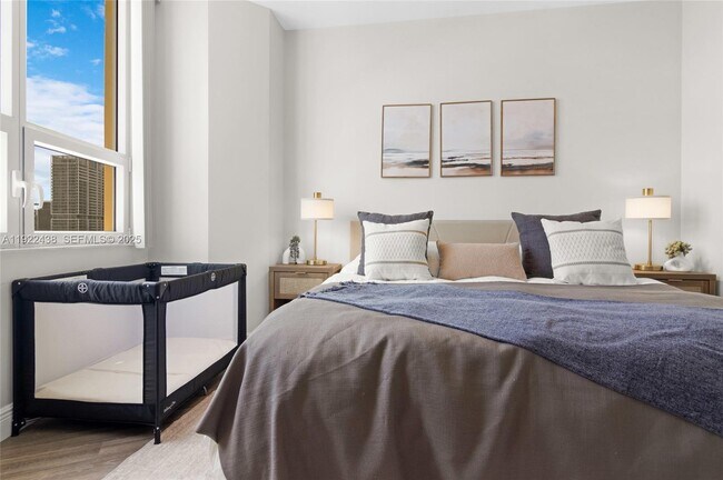 Building Photo - 848 Brickell Key Dr