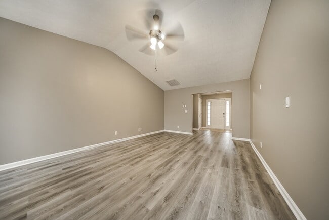 Building Photo - 1001 Maple Leaf Ridge