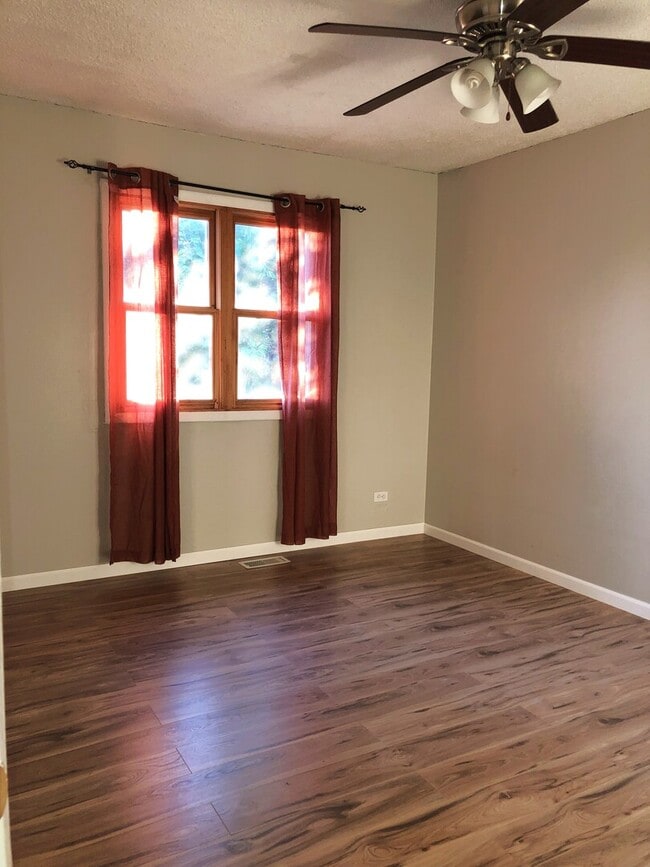 Building Photo - 3890 Windjammer Ln