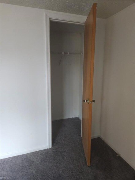 Building Photo - 330 Kinsmen Way
