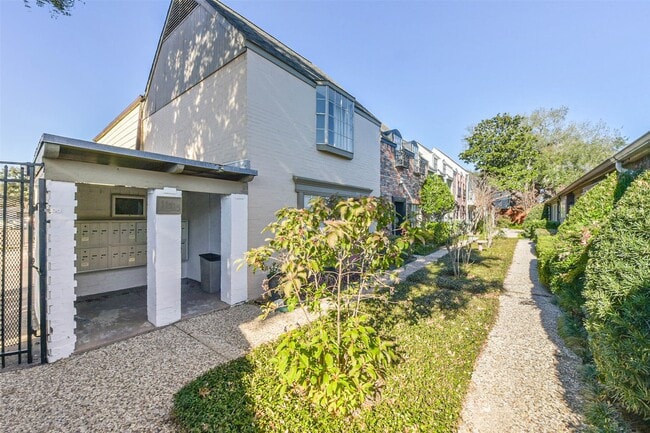 Building Photo - 11525 Burdine St