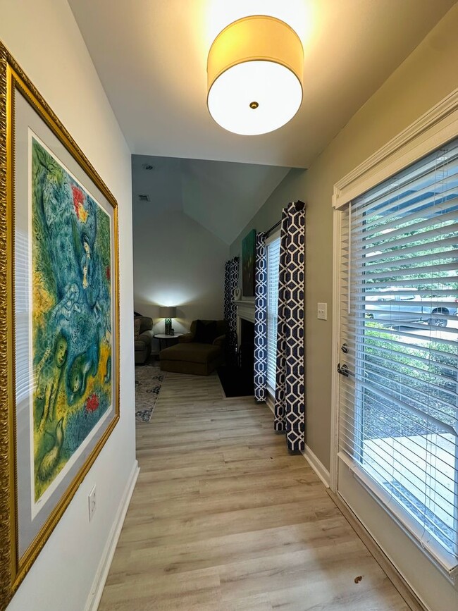 Building Photo - 103 Meadow Creek Dr