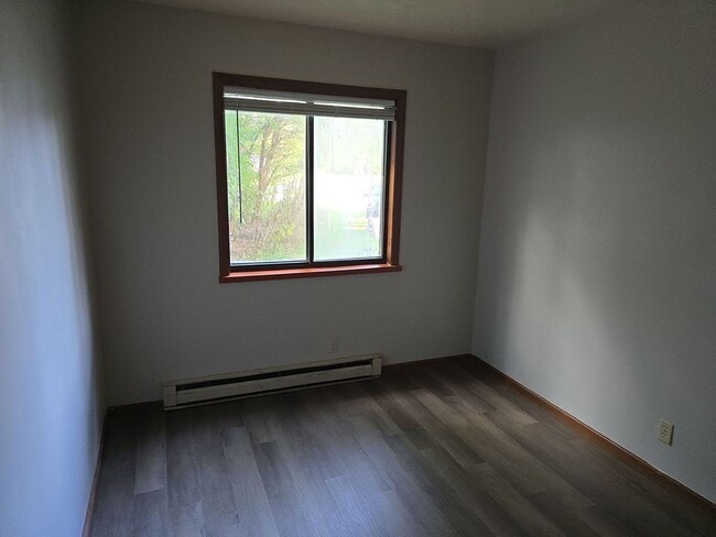 Building Photo - Welcome Home to Lagrange Living