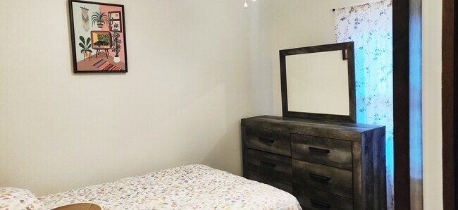 Bedroom - 2508 E 124th St