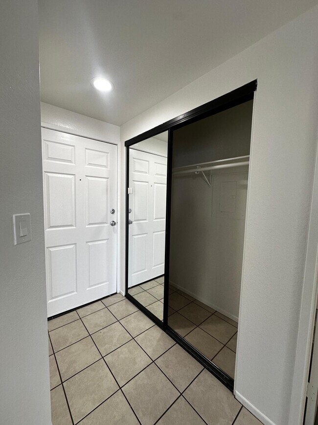 Building Photo - 4343 Whitsett Ave