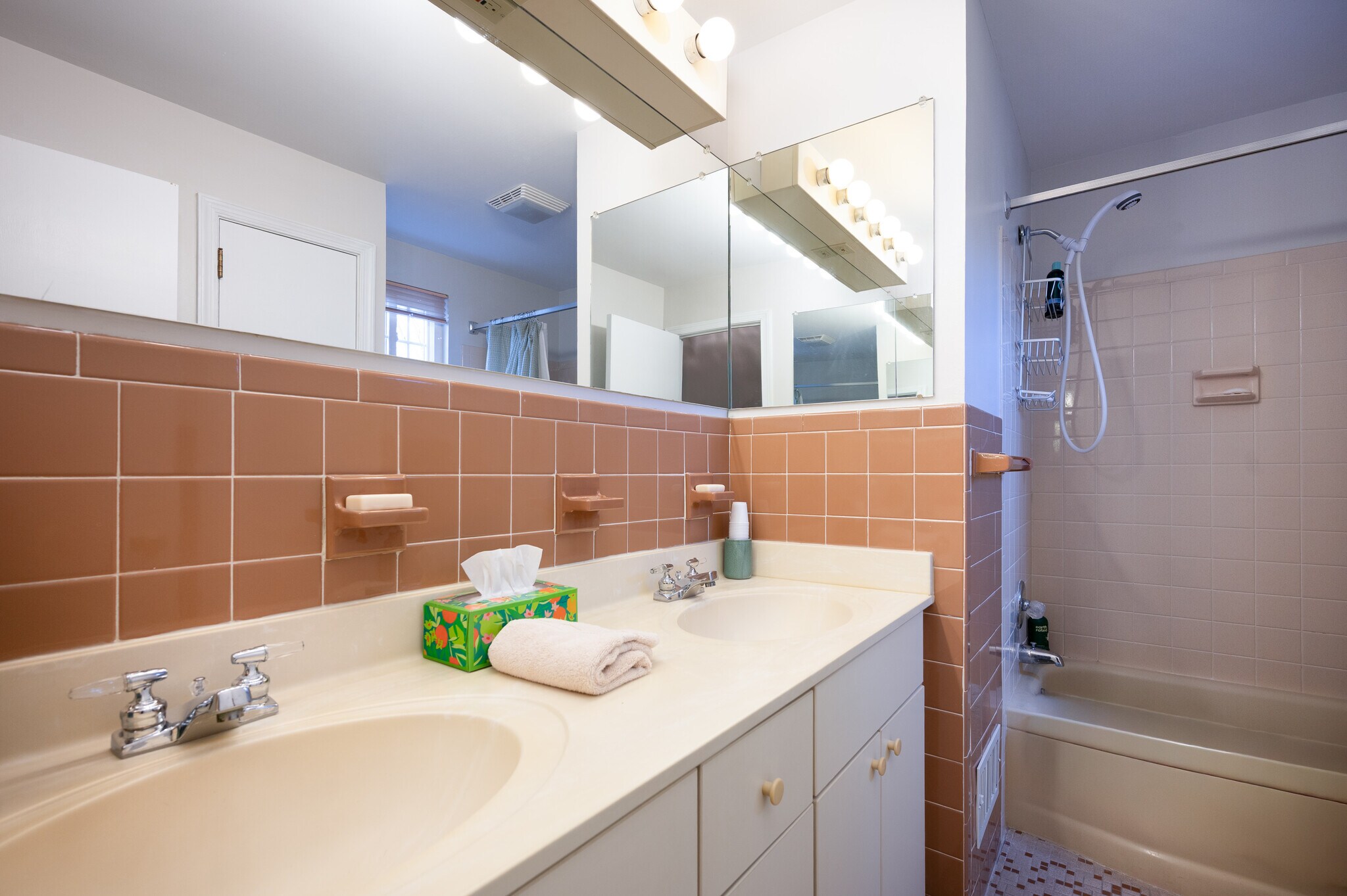 Building Photo - 2409 Sweetbriar Rd