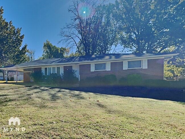 Building Photo - 1725 Prado Ave