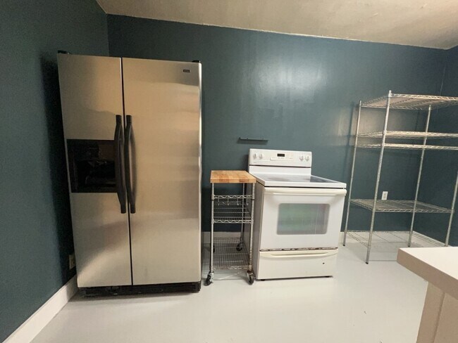 Building Photo - 1552 Lombardy St