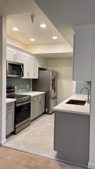 Building Photo - 2255 Showers Dr