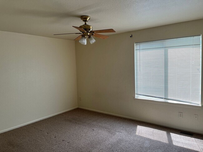 Building Photo - 3 bed 2.5 bath house beside Bear Creek Par...