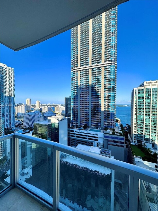 Building Photo - 1060 Brickell Ave