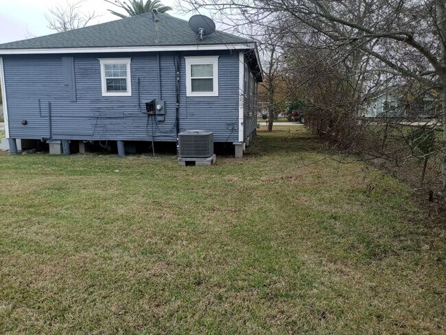 Building Photo - Gorgeous all renovated Home in Freeport, TX!