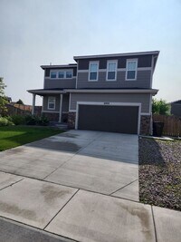 Building Photo - Beautiful 3-Bed, 3-Bath Home on a Spacious...