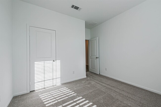 Building Photo - 3075 Clydesdale Dr