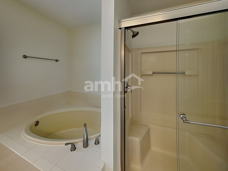 Building Photo - 4004 Malickson Dr