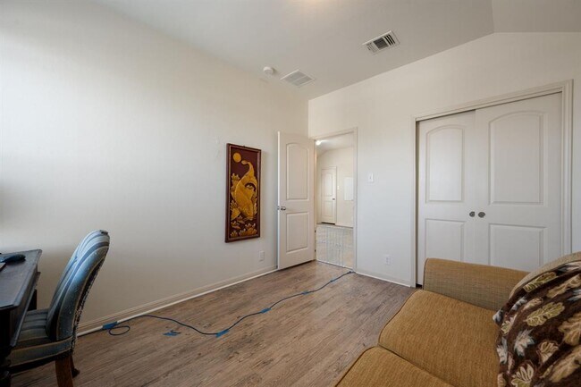 Building Photo - 2209 Nestlewood Dr