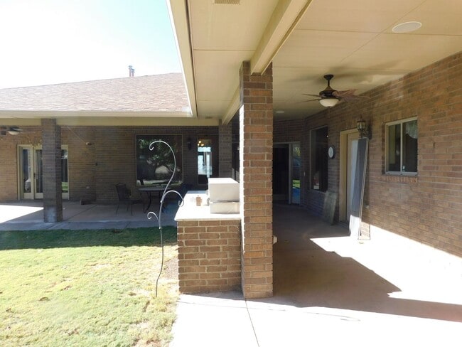 Building Photo - Check out this beautiful home located in o...