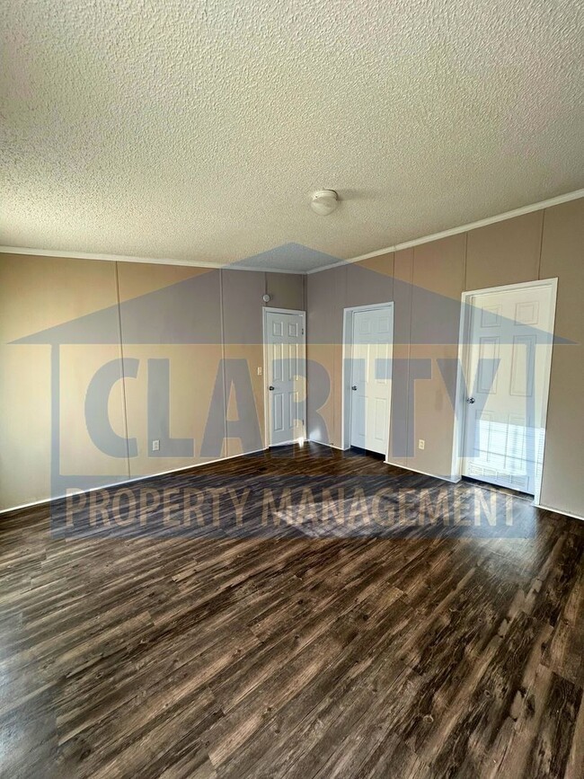 Building Photo - Three bedroom, single level home in Old Fo...