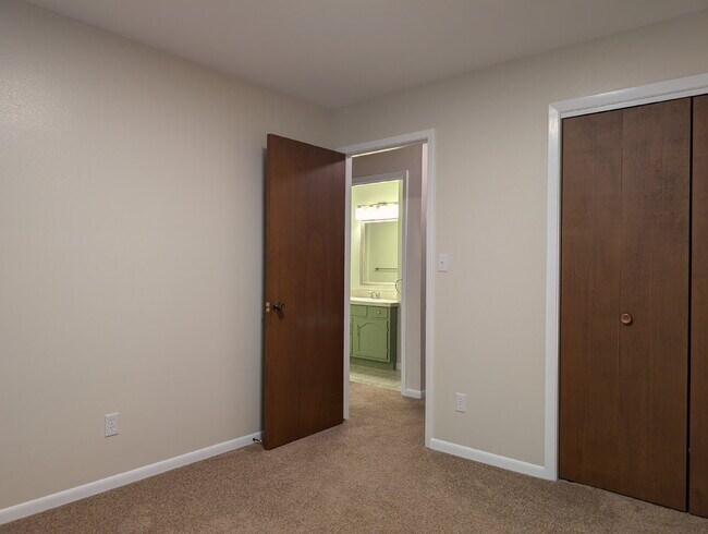 Building Photo - Nice 3 Bedroom Ranch in Appleton