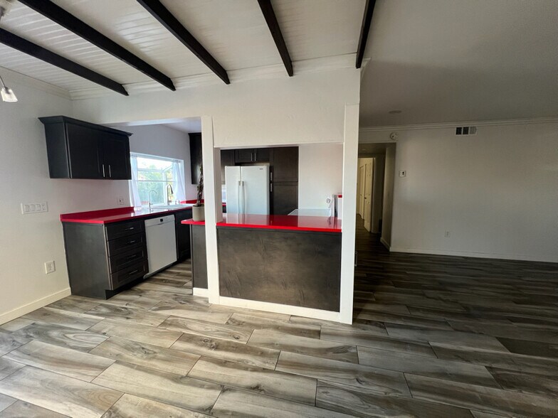 Building Photo - 832 13th St