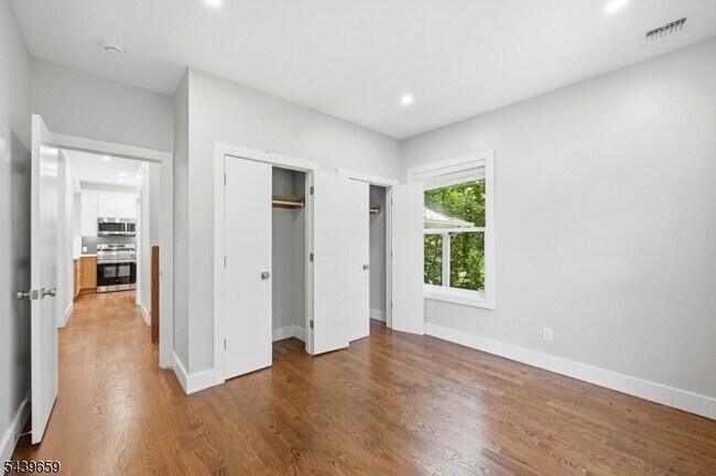 Building Photo - 40 Jardine Rd