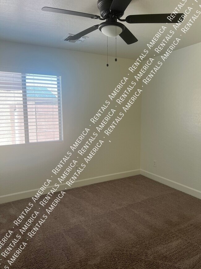 Building Photo - 3682 N French Pl