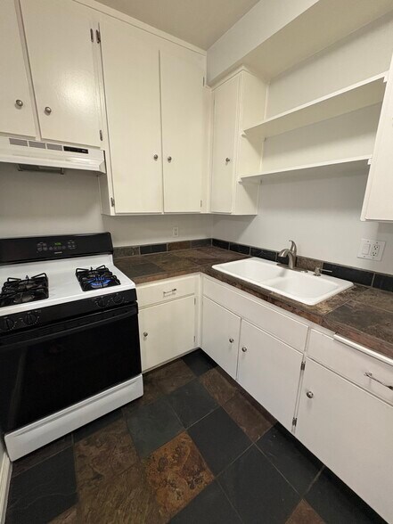 Gas stove - 3322 Helms Ave